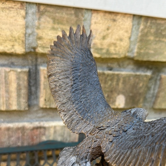 Phil Hauser Approaching Eagle bronze Sculpture on marble Base - Picture 13 of 14